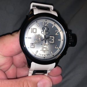 Invicta Watch White/Silver Russian Diver Model 11900. Used: Needs new battery.
